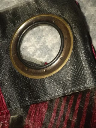 3 Cortinas negras y rojas con ojales