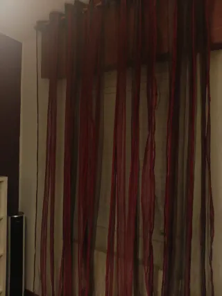 3 Cortinas negras y rojas con ojales