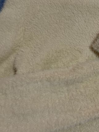 Suéter de pelo beige cuello alto