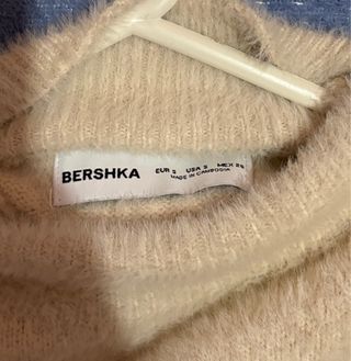 Suéter de pelo beige cuello alto