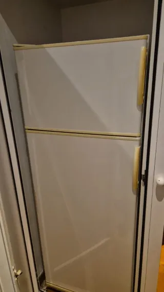 Nevera blanca con congelador