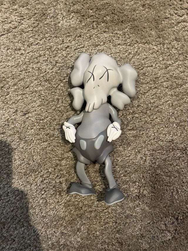 KAWS Robert Lazzarino Figuras