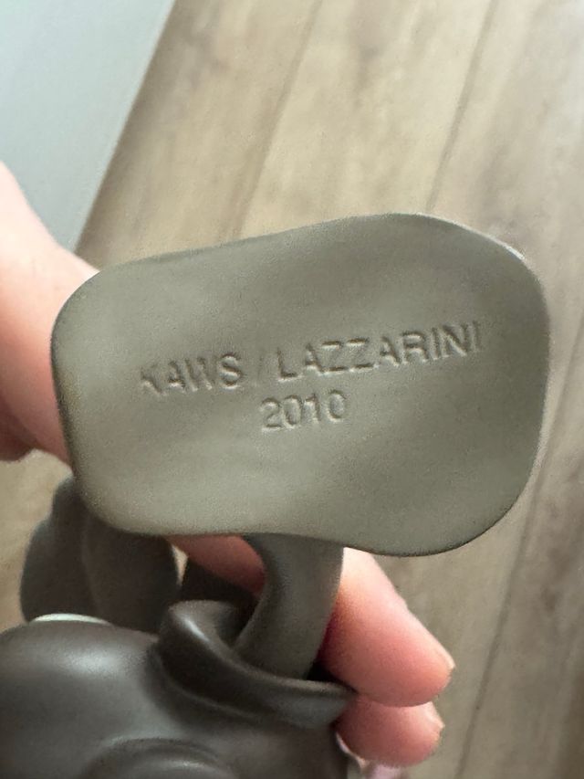 KAWS Robert Lazzarino Figuras