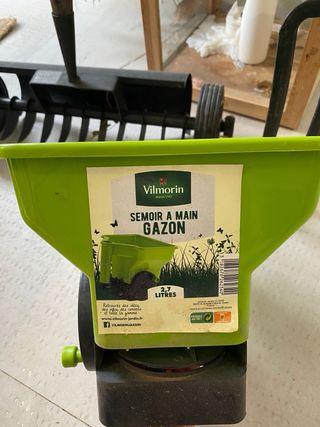 Herramientas de Jardinería: Rastrillo, Esparcidor