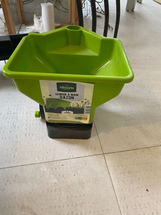 Herramientas de Jardinería: Rastrillo, Esparcidor