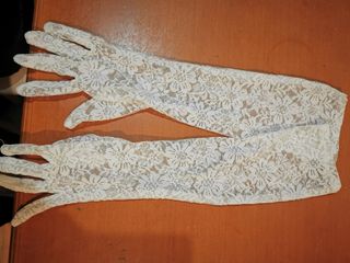 Guantes largos de encaje blanco