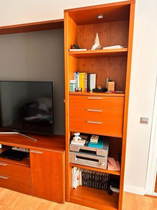 Mueble de salón madera y cristal
