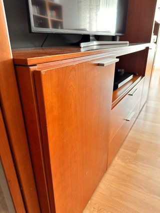 Mueble de salón madera y cristal