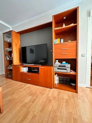 Mueble de salón madera y cristal