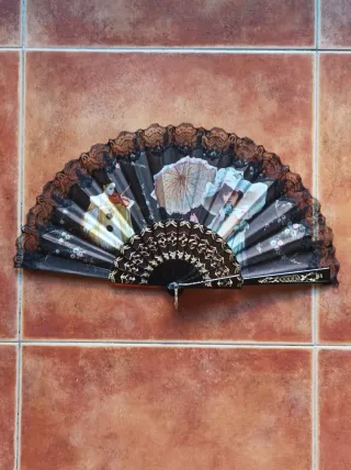 Lote de abanicos decorativos variados–buen estado