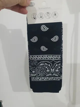 Lenço Estampado Paisley Branco