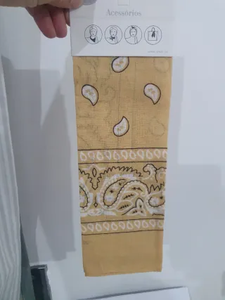 Lenço Estampado Paisley Branco