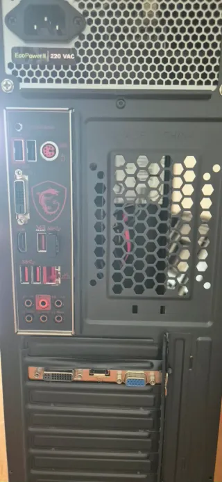 Ordenador de sobremesa negro