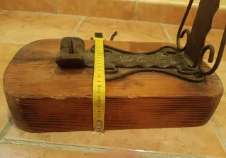 Jamonero de madera y forja