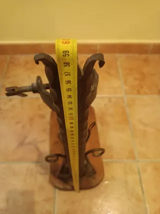 Jamonero de madera y forja