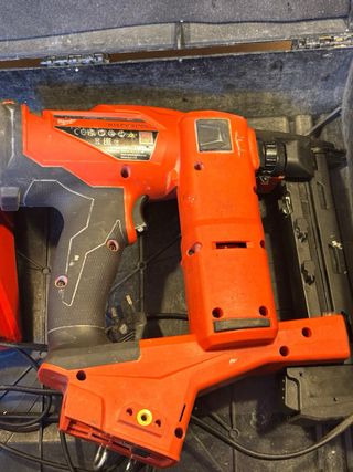 Clavadora Milwaukee FUEL FNCS18GS