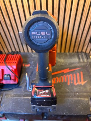 Clavadora Milwaukee FUEL FNCS18GS