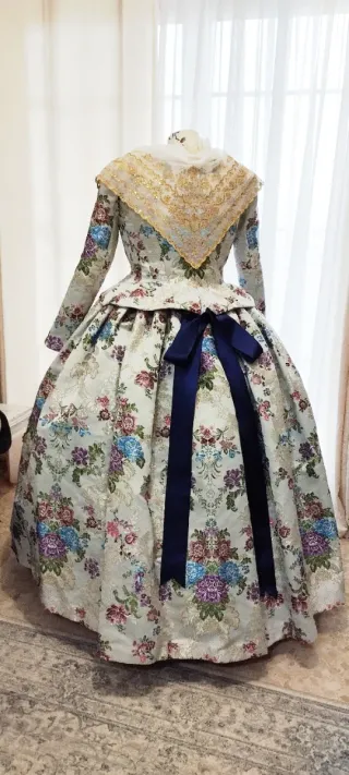 Traje de Fallera sin manteletas