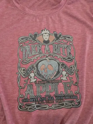 Camiseta Blancanieves manzana envenenada