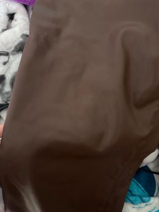 Pantalón efecto piel marrón