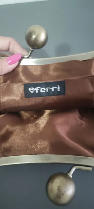 Bolso de fiesta marrón con lentejuelas