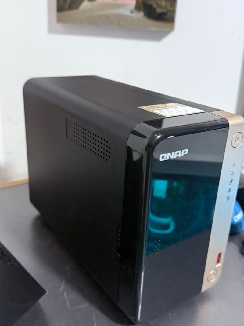 QNAP TS-264 con discos NAS Pro