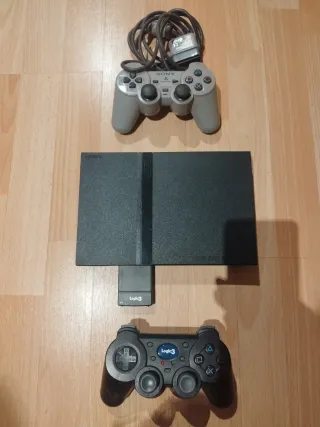 PlayStation 2 + 2 mandos + 3 juegos