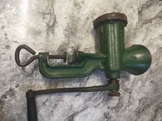 Picadora antigua de cocina made in Rumanía