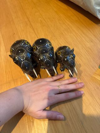 Figuras de elefantes de madera de la India,