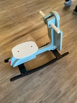 Balancín Vespa Childhome de madera.