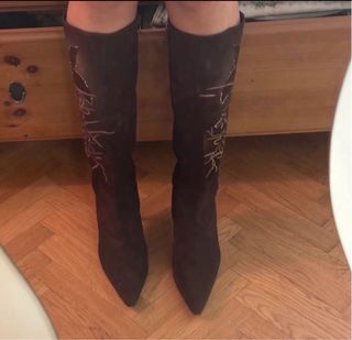 Stivali marroni con dipinto a fiore