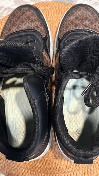 Zapatillas altas negras y marrones
