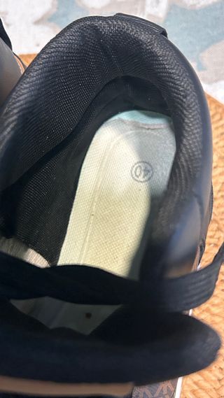 Zapatillas altas negras y marrones