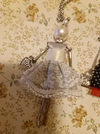 Lotto 2 collane ciondolo bambola