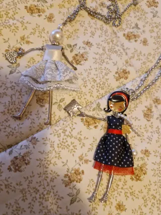 Lotto 2 collane ciondolo bambola