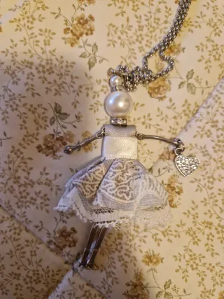 Lotto 2 collane ciondolo bambola