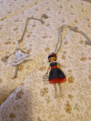 Lotto 2 collane ciondolo bambola