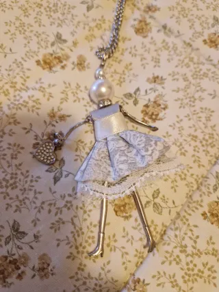 Lotto 2 collane ciondolo bambola