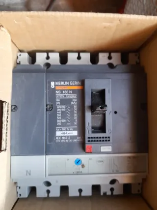 Interruptor automático Merlin Gerin NS 160A