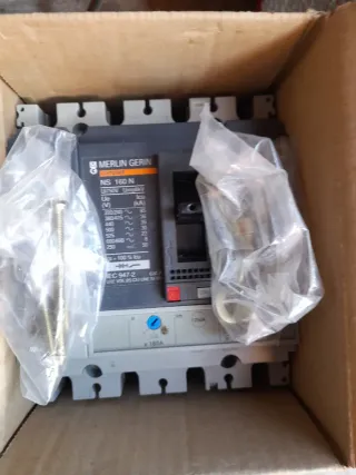 Interruptor automático Merlin Gerin NS 160A