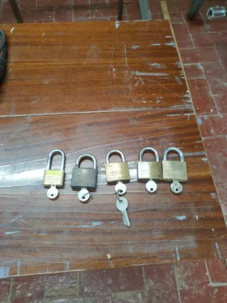 Lote de 5 candados con llaves