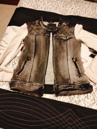 Chaqueta vaquera con mangas de tela