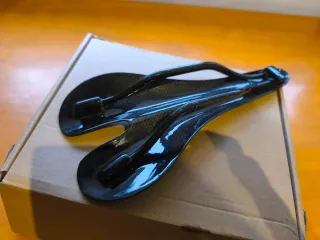 Sillín de carbono para bicicleta muy ligero