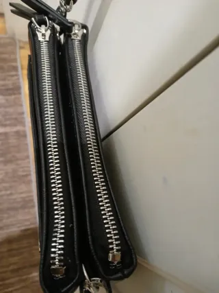 Bolso Parfois bandolera negro con remaches