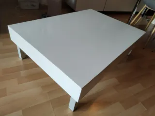 Mesa baja blanca salón moderna