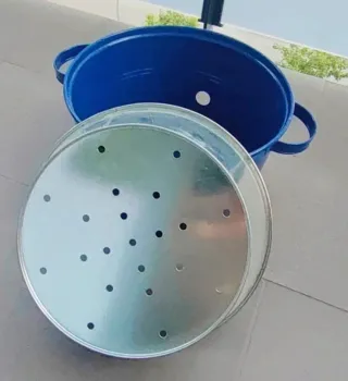 Barbacoa metálica azul y plateada