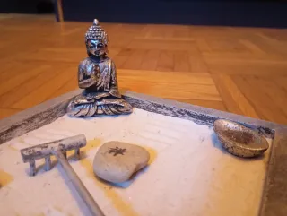Jardín Zen con Buda y Rastrillo