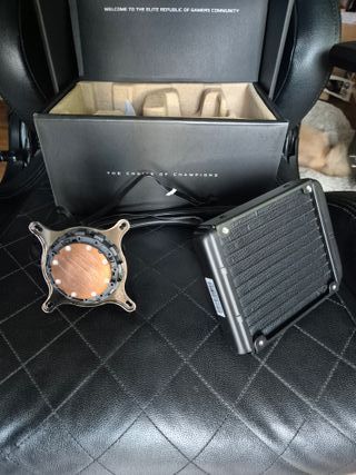 AIO Asus ROG Ryuo 120 Liquid CPU Cooler w/ screen