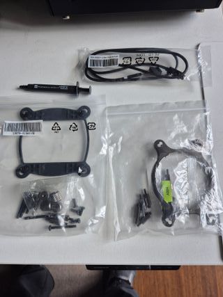 AIO Asus ROG Ryuo 120 Liquid CPU Cooler w/ screen