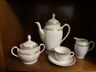 Juego de porcelana vintage dorado